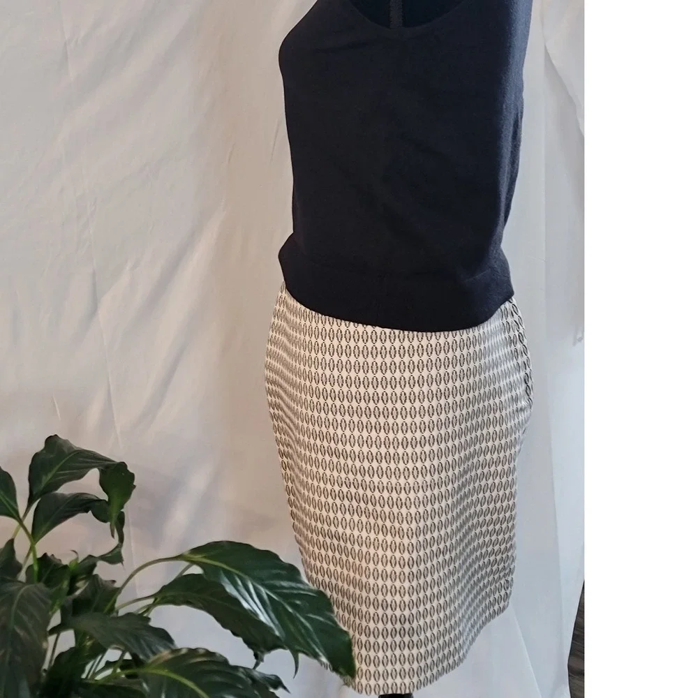 Ann Taylor Black White Geometric Oval Print Pencil Skirt Size‎ 4 Business Office